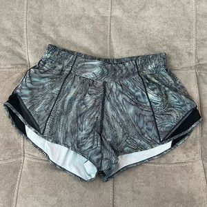 Lululemon dimensional icing blue multi lowrise hotty hot lined short 2.5” Size 8